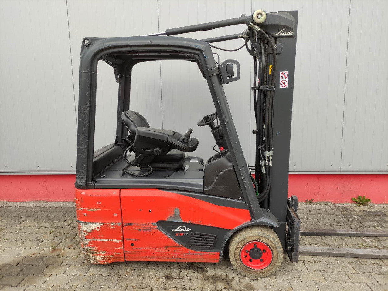 Linde E16-02-386-EVO - Carretilla elevadora eléctrica: foto 2 Linde E16-02-386-EVO - Carretilla elevadora eléctrica: foto 2