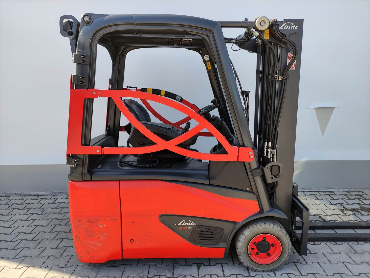 Linde E16-02-EVO-386 - Carretilla elevadora eléctrica: foto 2 Linde E16-02-EVO-386 - Carretilla elevadora eléctrica: foto 2