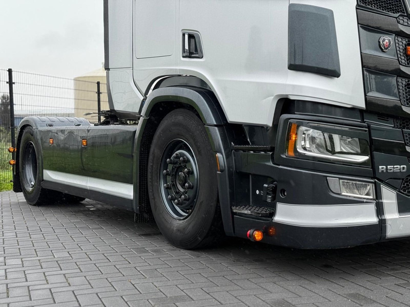 Scania R520 V8 NGS 6 BALLOONS, FULL AIR, RETARDER, 2X TANK, SHOW, FULL SPOILER. - Cabeza tractora: foto 4 Scania R520 V8 NGS 6 BALLOONS, FULL AIR, RETARDER, 2X TANK, SHOW, FULL SPOILER. - Cabeza tractora: foto 4