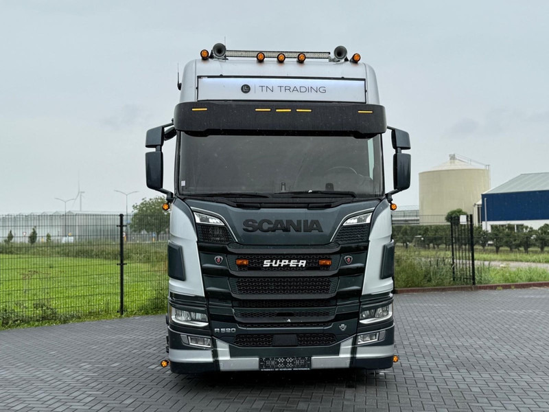 Scania R520 V8 NGS 6 BALLOONS, FULL AIR, RETARDER, 2X TANK, SHOW, FULL SPOILER. - Cabeza tractora: foto 2 Scania R520 V8 NGS 6 BALLOONS, FULL AIR, RETARDER, 2X TANK, SHOW, FULL SPOILER. - Cabeza tractora: foto 2