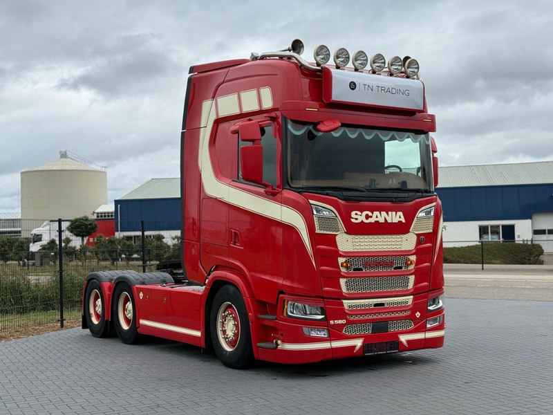 Scania S580 V8 NGS 6X4, NAAFREDUCTIE, SHOWTRUCK, VOLLUCHT, RETARDER. - Cabeza tractora: foto 1 Scania S580 V8 NGS 6X4, NAAFREDUCTIE, SHOWTRUCK, VOLLUCHT, RETARDER. - Cabeza tractora: foto 1