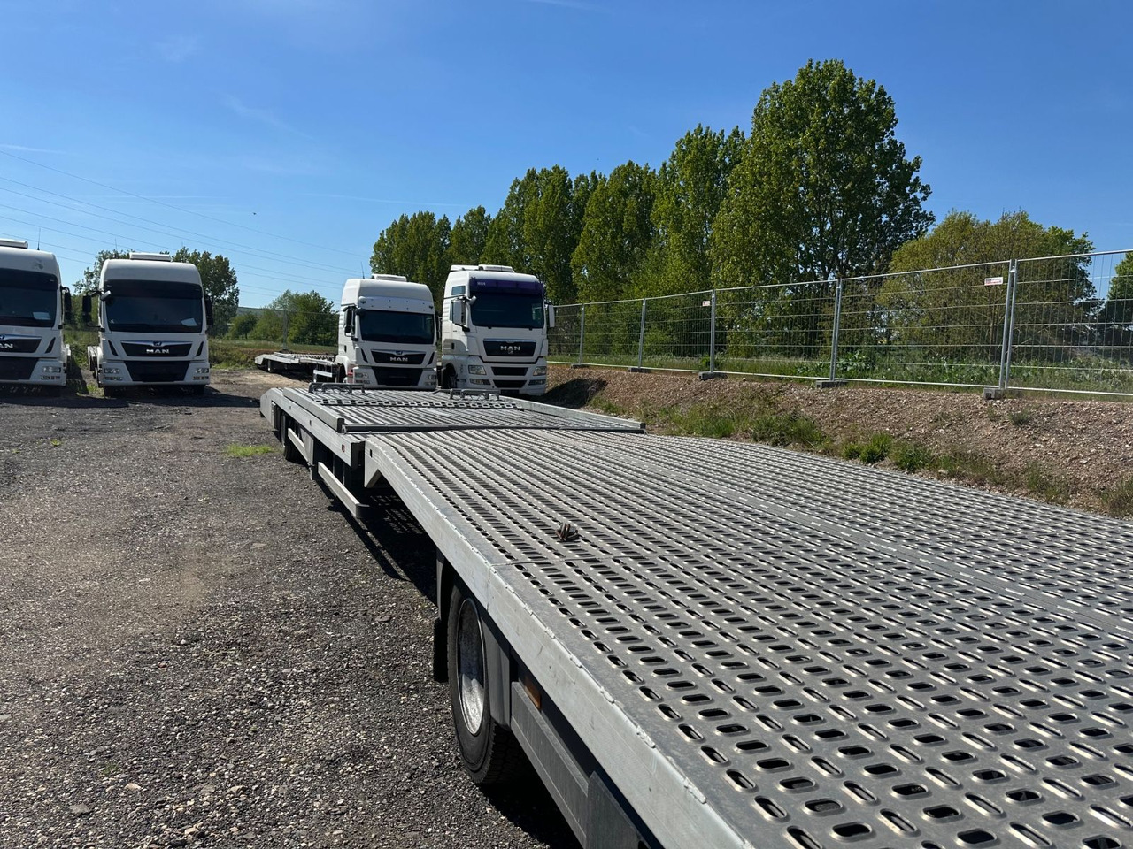 Mercedes-Benz Atego 1024 Flachzug 2-Bett Winde VDI2700 - Camión portavehículos: foto 4 Mercedes-Benz Atego 1024 Flachzug 2-Bett Winde VDI2700 - Camión portavehículos: foto 4