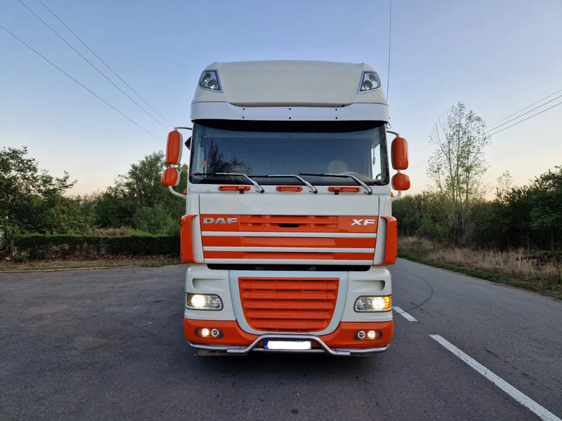 DAF XF 105.460 Manual - Tractor industrial: foto 1 DAF XF 105.460 Manual - Tractor industrial: foto 1
