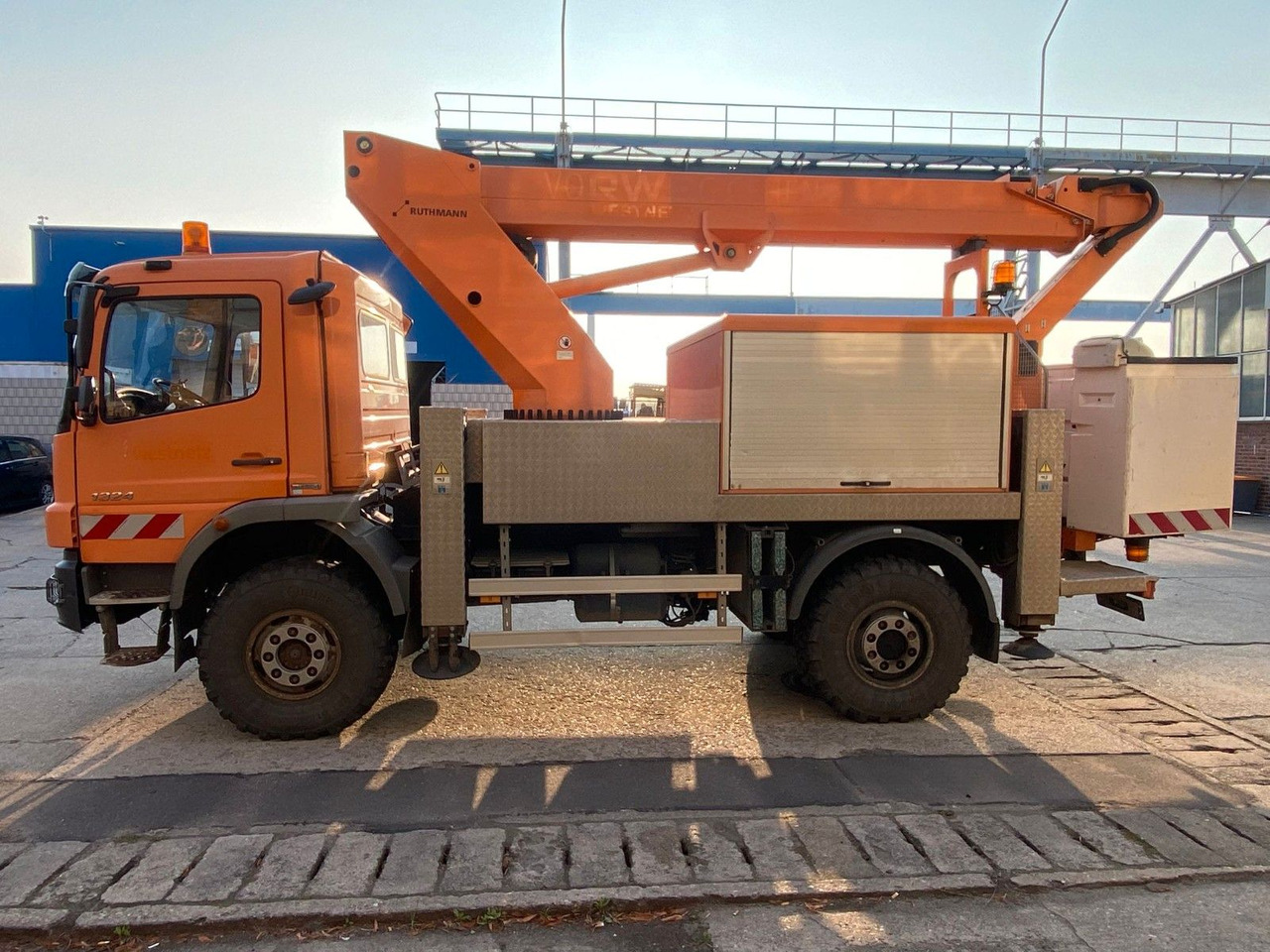 Camión con plataforma elevadora Mercedes-Benz ATEGO 4X4 1324 Hub Steiger Ruthmann T220: foto 7 Camión con plataforma elevadora Mercedes-Benz ATEGO 4X4 1324 Hub Steiger Ruthmann T220: foto 7