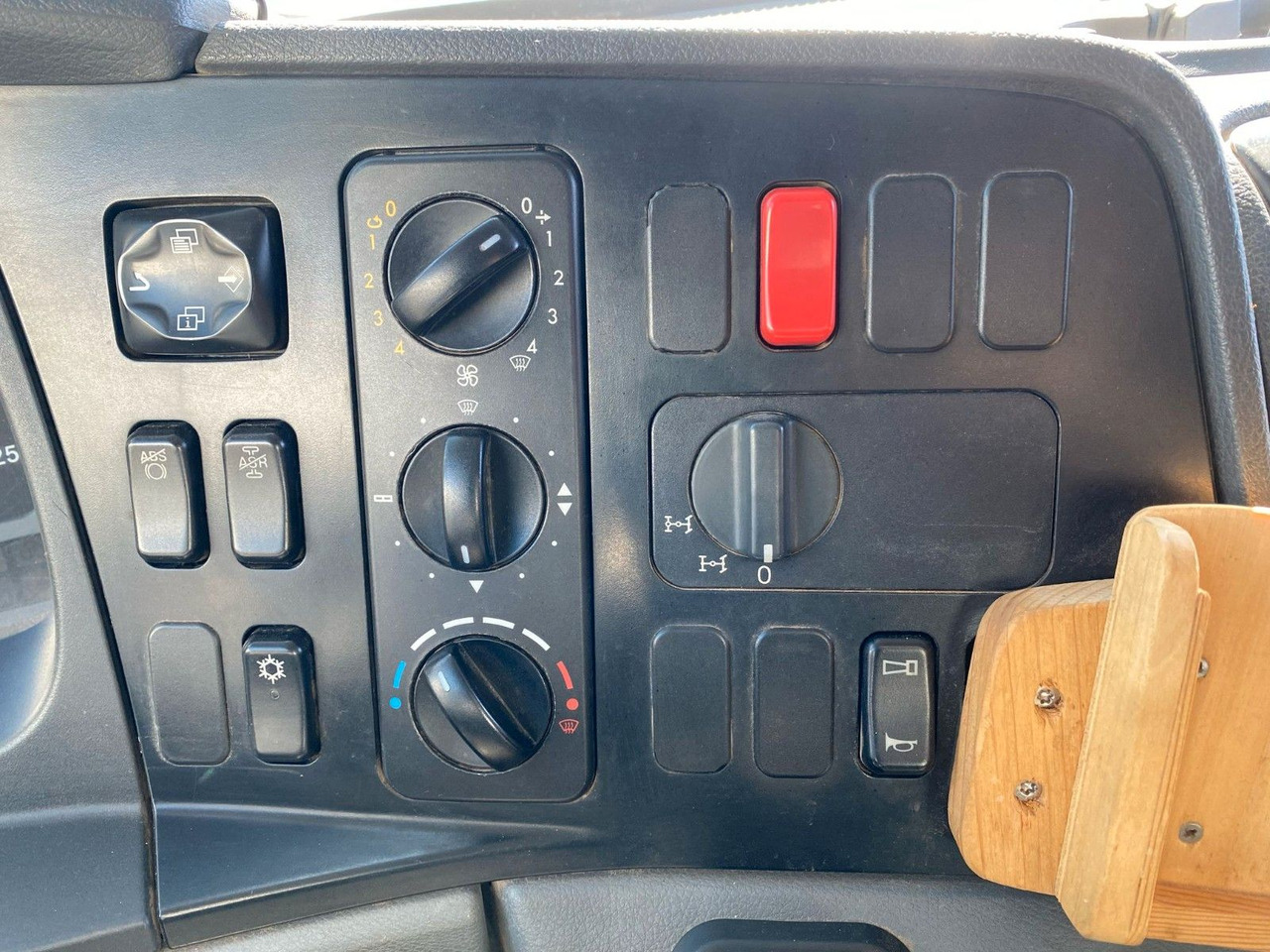 Leasing de  Mercedes-Benz Axor 2 C 4-Achser 3243 8x4 KLIMA RETARDER MEILER Mercedes-Benz Axor 2 C 4-Achser 3243 8x4 KLIMA RETARDER MEILER: foto 12