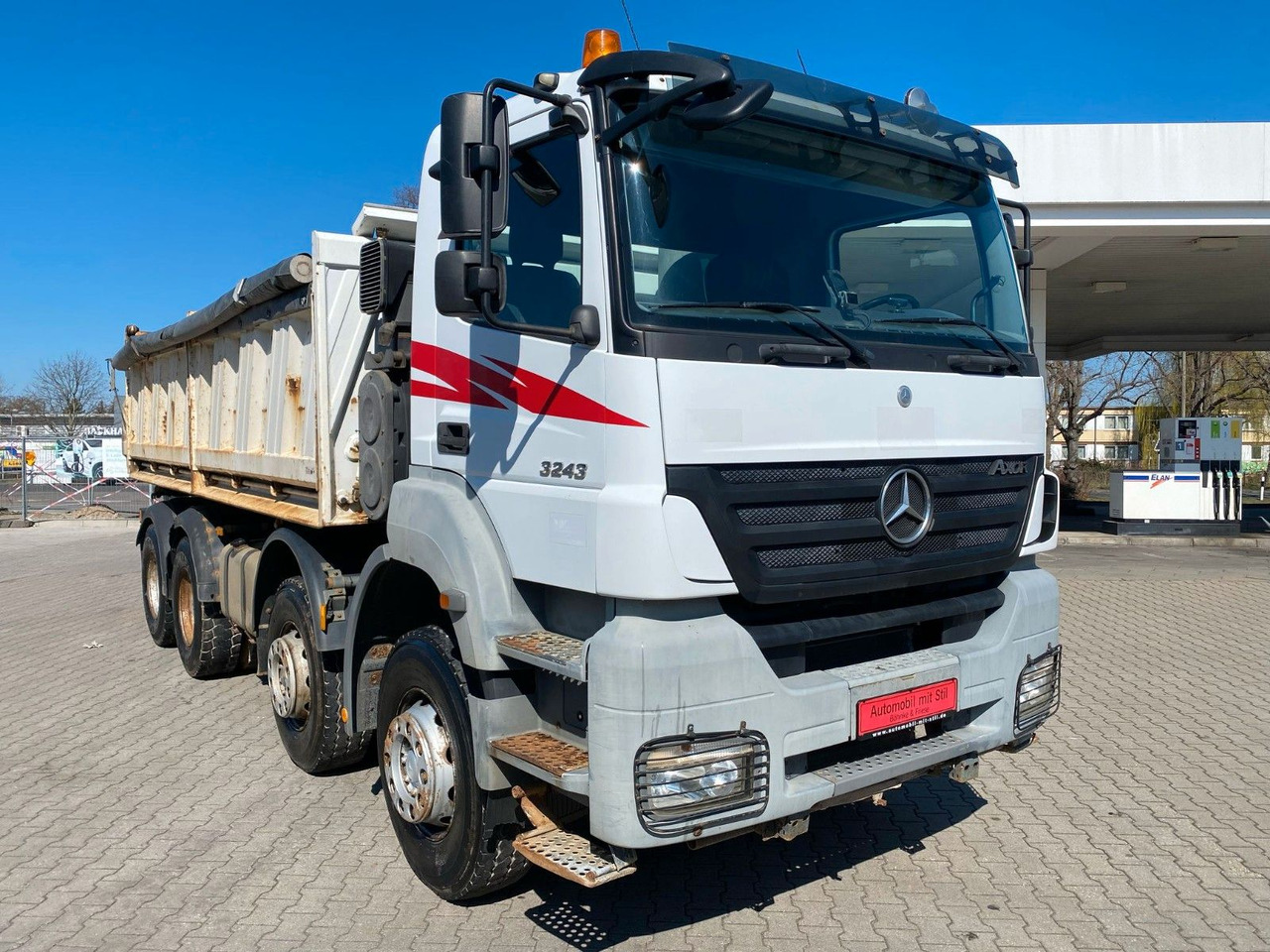 Mercedes-Benz Axor 2 C 4-Achser 3243 8x4 Kipp RETARDER MEILLER - Camión volquete: foto 4 Mercedes-Benz Axor 2 C 4-Achser 3243 8x4 Kipp RETARDER MEILLER - Camión volquete: foto 4