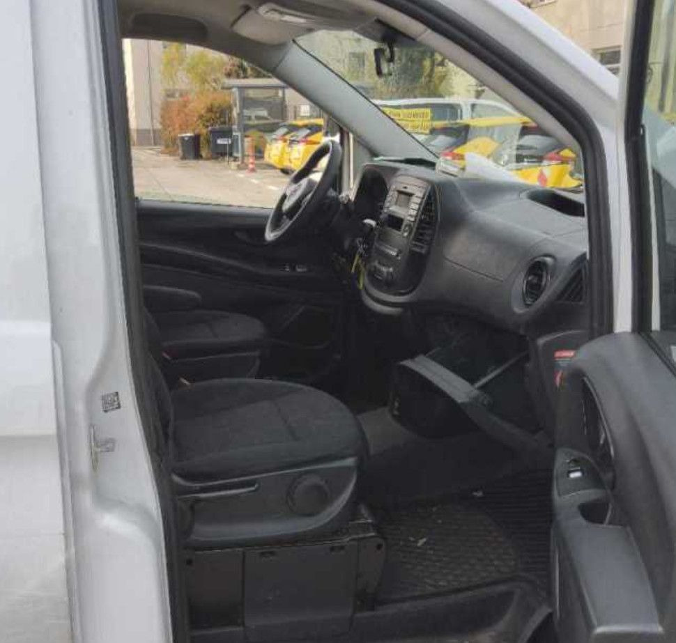 Mercedes-Benz Vito Tourer 114CDI Lang TOURER KLIMA 10 /26 TÜV - Furgoneta de pasajeros: foto 5 Mercedes-Benz Vito Tourer 114CDI Lang TOURER KLIMA 10 /26 TÜV - Furgoneta de pasajeros: foto 5