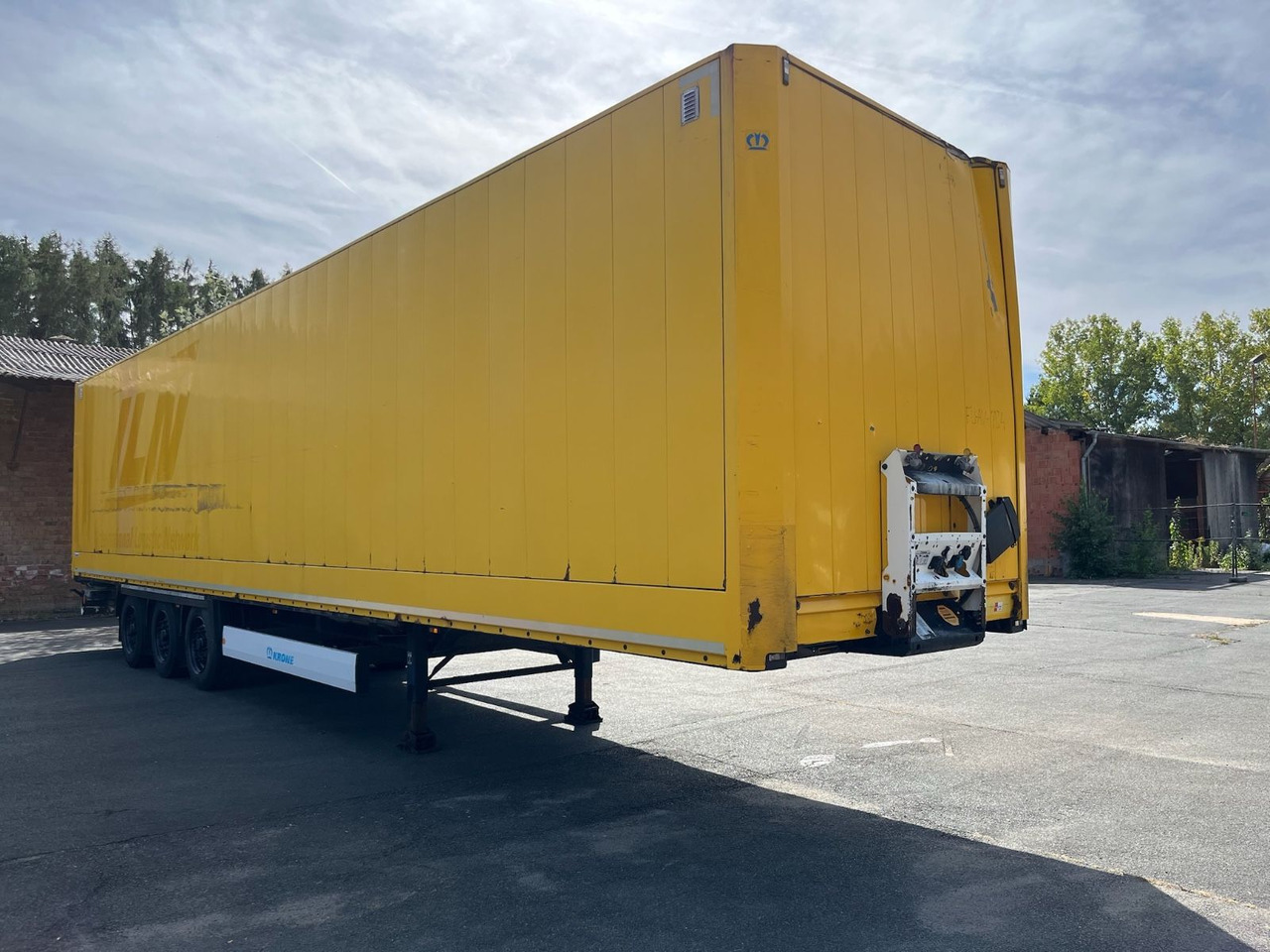 Krone SD/DA03LNF Koffer/TÜV03-2026/Payload-27607kg - Semirremolque caja cerrada: foto 1 Krone SD/DA03LNF Koffer/TÜV03-2026/Payload-27607kg - Semirremolque caja cerrada: foto 1