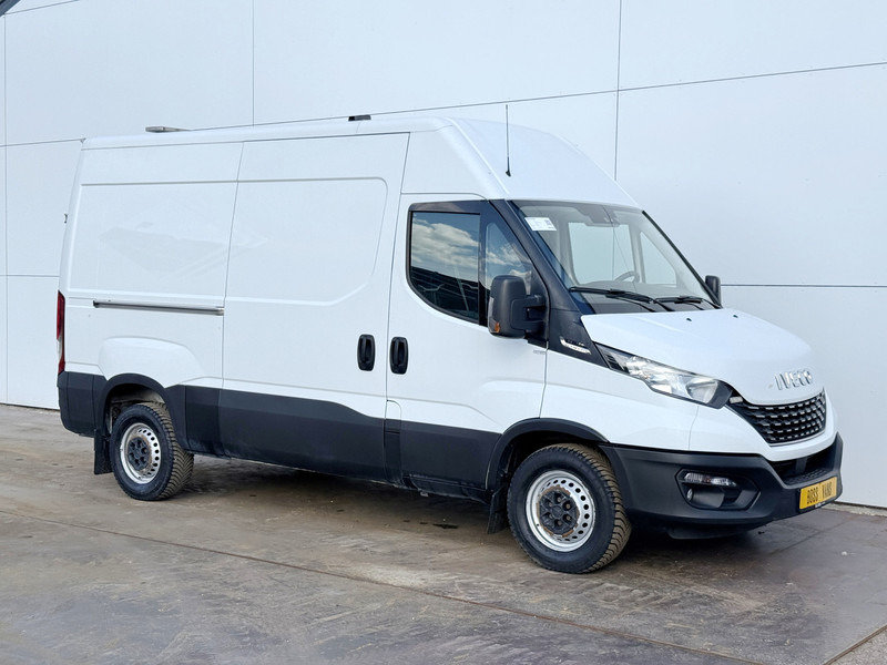 Iveco Daily 35S16 2.3 Automaat L1H2 Airco Cruise Control Standkachel Camera Trekhaak 3.5t - Furgón: foto 4 Iveco Daily 35S16 2.3 Automaat L1H2 Airco Cruise Control Standkachel Camera Trekhaak 3.5t - Furgón: foto 4