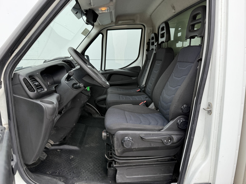 Iveco Daily 35S16 2.3 Bakwagen met achterdeur 3,5t Trekhaak Meubelbak Koffer Airco Cruise Control Camera - Furgoneta caja cerrada: foto 5 Iveco Daily 35S16 2.3 Bakwagen met achterdeur 3,5t Trekhaak Meubelbak Koffer Airco Cruise Control Camera - Furgoneta caja cerrada: foto 5