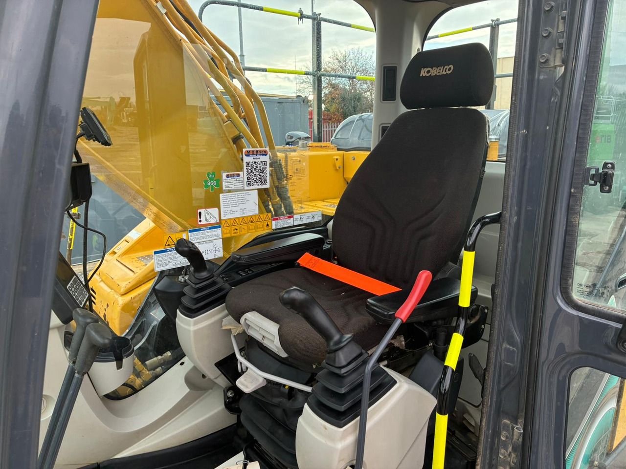 Excavadora de cadenas Kobelco SK210LC-10E: foto 19 Excavadora de cadenas Kobelco SK210LC-10E: foto 19