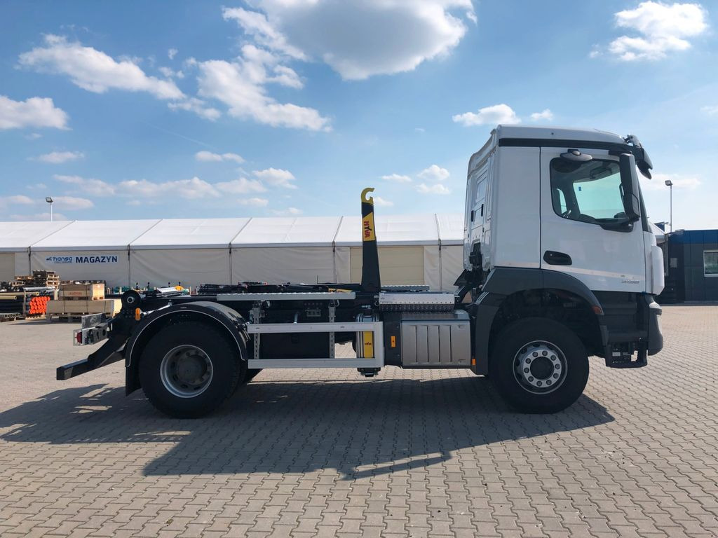 Mercedes-Benz AROCS 2136 Abrollkipper HYVA HKS-12-37-S - Camión multibasculante: foto 3 Mercedes-Benz AROCS 2136 Abrollkipper HYVA HKS-12-37-S - Camión multibasculante: foto 3
