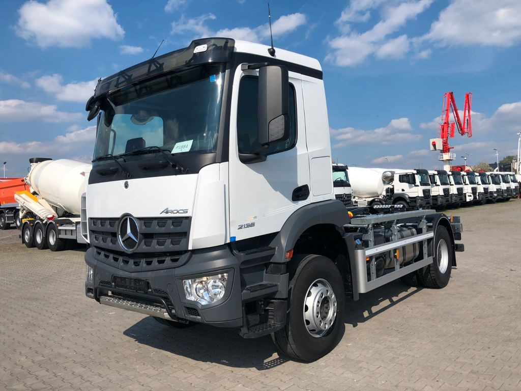 Mercedes-Benz AROCS 2136 Abrollkipper HYVA HKS-12-37-S - Camión multibasculante: foto 2 Mercedes-Benz AROCS 2136 Abrollkipper HYVA HKS-12-37-S - Camión multibasculante: foto 2