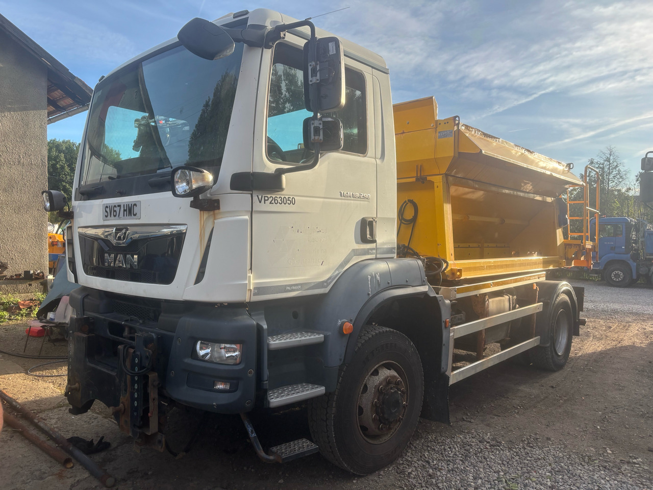 MAN TGM 18.290 4x4BB SPREADER/GRITTER/Plough - Máquina quitanieve: foto 3 MAN TGM 18.290 4x4BB SPREADER/GRITTER/Plough - Máquina quitanieve: foto 3