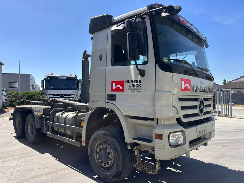Mercedes-Benz Actros 3336 - Camión multibasculante: foto 2 Mercedes-Benz Actros 3336 - Camión multibasculante: foto 2