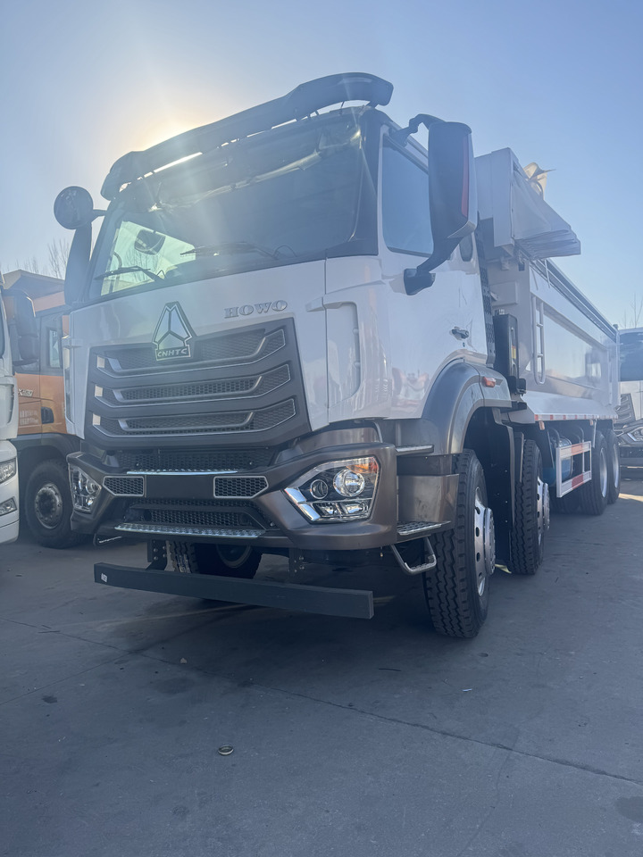 Howo 8x4 - Dúmper: foto 1 Howo 8x4 - Dúmper: foto 1