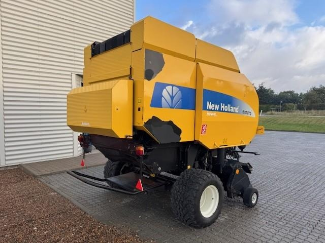 New Holland BR7070 - Rotoempacadora: foto 3 New Holland BR7070 - Rotoempacadora: foto 3