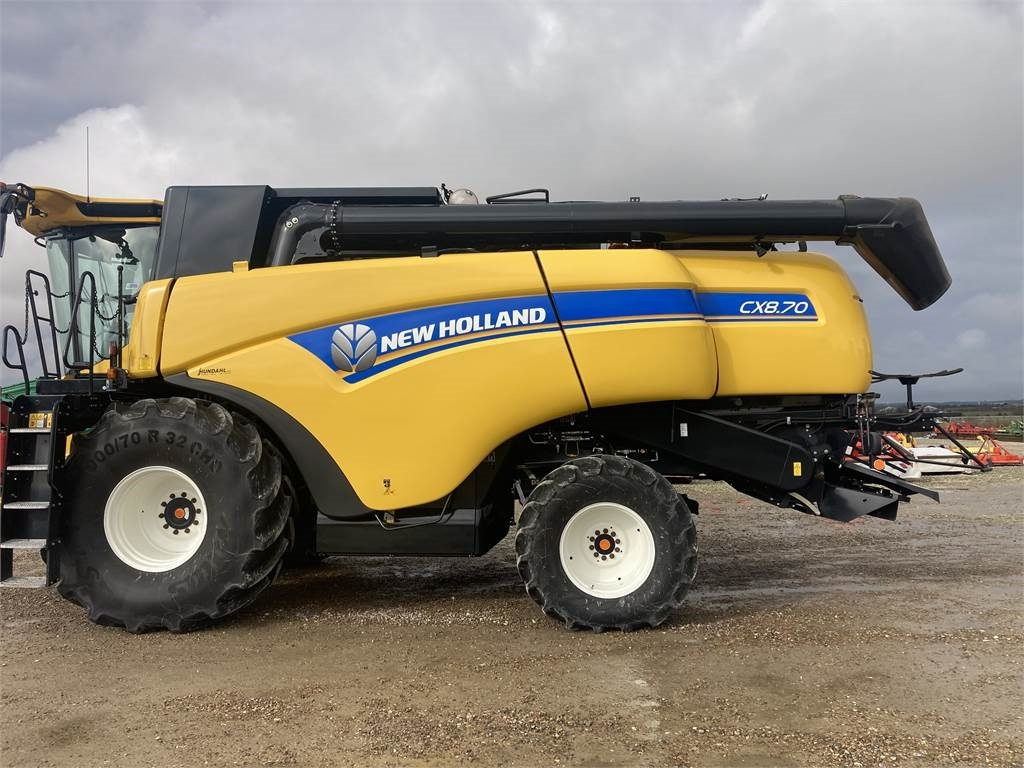 New Holland CX8.70 TB4 EUR - Cosechadora de granos: foto 4 New Holland CX8.70 TB4 EUR - Cosechadora de granos: foto 4
