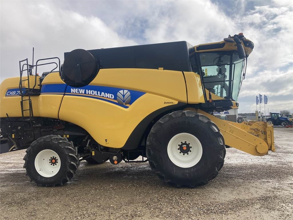New Holland CX8.70 TB4 EUR - Cosechadora de granos: foto 1 New Holland CX8.70 TB4 EUR - Cosechadora de granos: foto 1