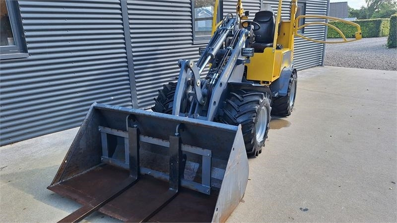 Eurotrac W12 - Cargadora articulada: foto 4 Eurotrac W12 - Cargadora articulada: foto 4