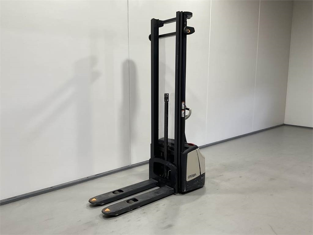 Crown WF3000-1,2 TF - Apilador: foto 4 Crown WF3000-1,2 TF - Apilador: foto 4