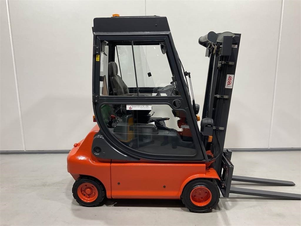 Linde E20P-02 - Carretilla elevadora eléctrica: foto 1 Linde E20P-02 - Carretilla elevadora eléctrica: foto 1