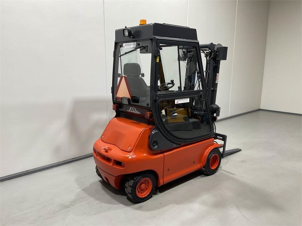 Linde E20P-02 - Carretilla elevadora eléctrica: foto 2 Linde E20P-02 - Carretilla elevadora eléctrica: foto 2