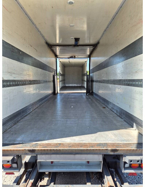 DAF XF 460 6x2 // Trailer // Lift - Camión caja cerrada: foto 5 DAF XF 460 6x2 // Trailer // Lift - Camión caja cerrada: foto 5