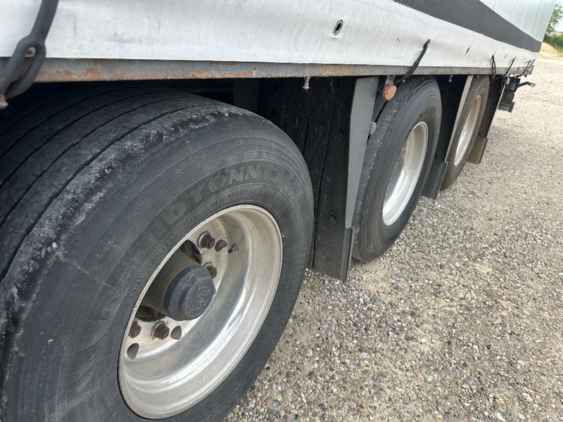 Lecitrailer Mega trailer with hydraulic roof / Poultry trailer - Semirremolque transporte de ganado: foto 4 Lecitrailer Mega trailer with hydraulic roof / Poultry trailer - Semirremolque transporte de ganado: foto 4