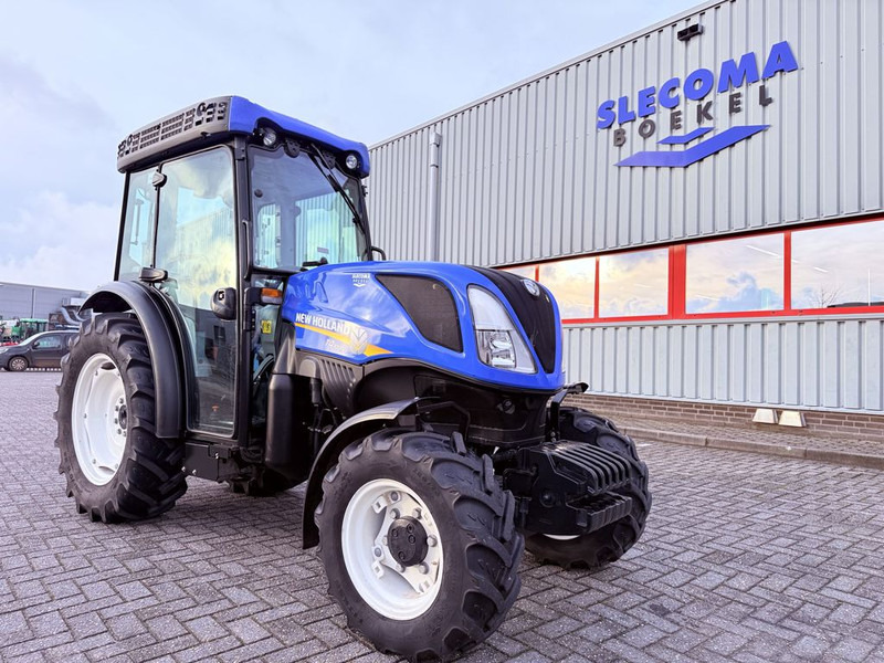 New Holland T4.100N BlueCab4 Supersteer - Tractor: foto 3 New Holland T4.100N BlueCab4 Supersteer - Tractor: foto 3