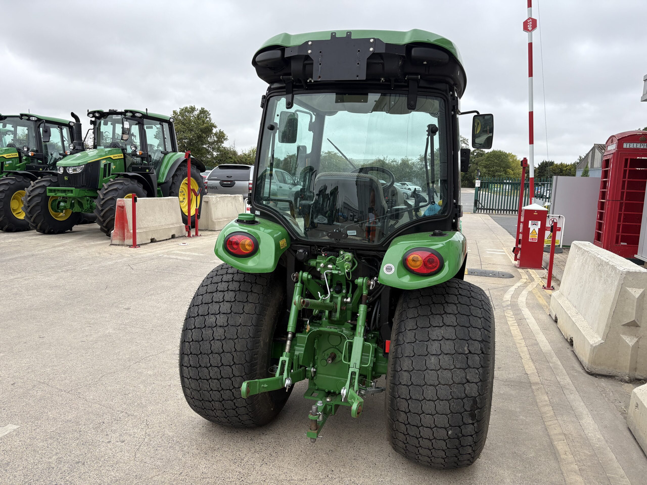 John Deere 3046R Compact Tractor - Mini tractor: foto 3 John Deere 3046R Compact Tractor - Mini tractor: foto 3