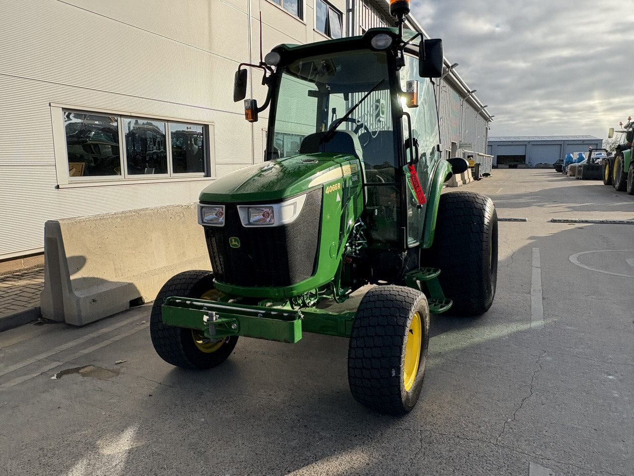John Deere 4066R Compact Tractor - Mini tractor: foto 4 John Deere 4066R Compact Tractor - Mini tractor: foto 4
