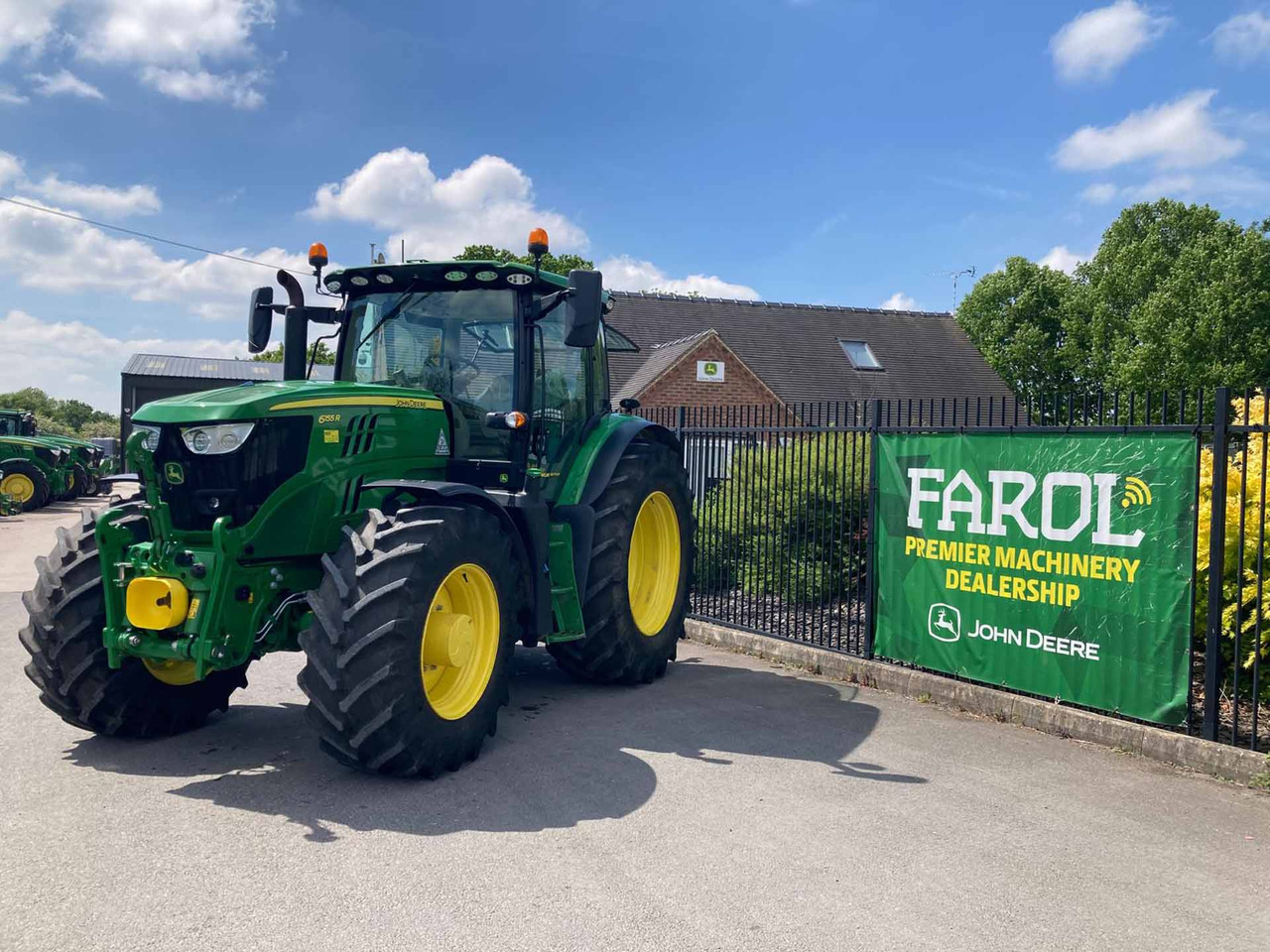 John Deere 6155R - Tractor: foto 1 John Deere 6155R - Tractor: foto 1