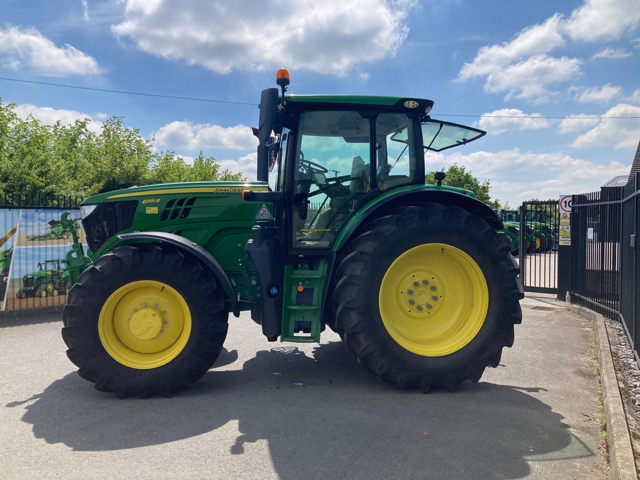 John Deere 6155R - Tractor: foto 2 John Deere 6155R - Tractor: foto 2