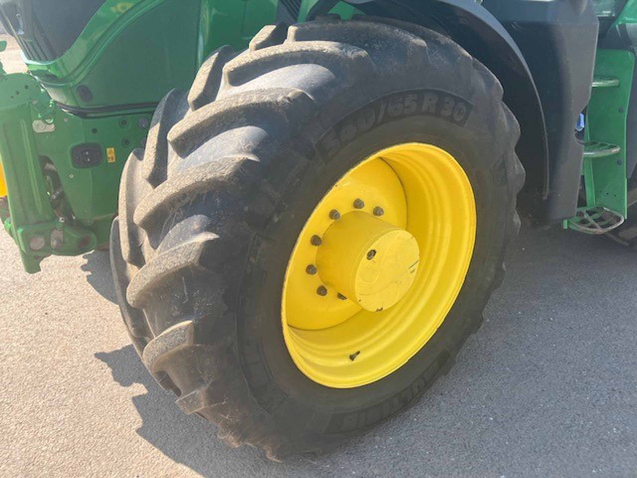 John Deere 6R 185 - Tractor: foto 2 John Deere 6R 185 - Tractor: foto 2