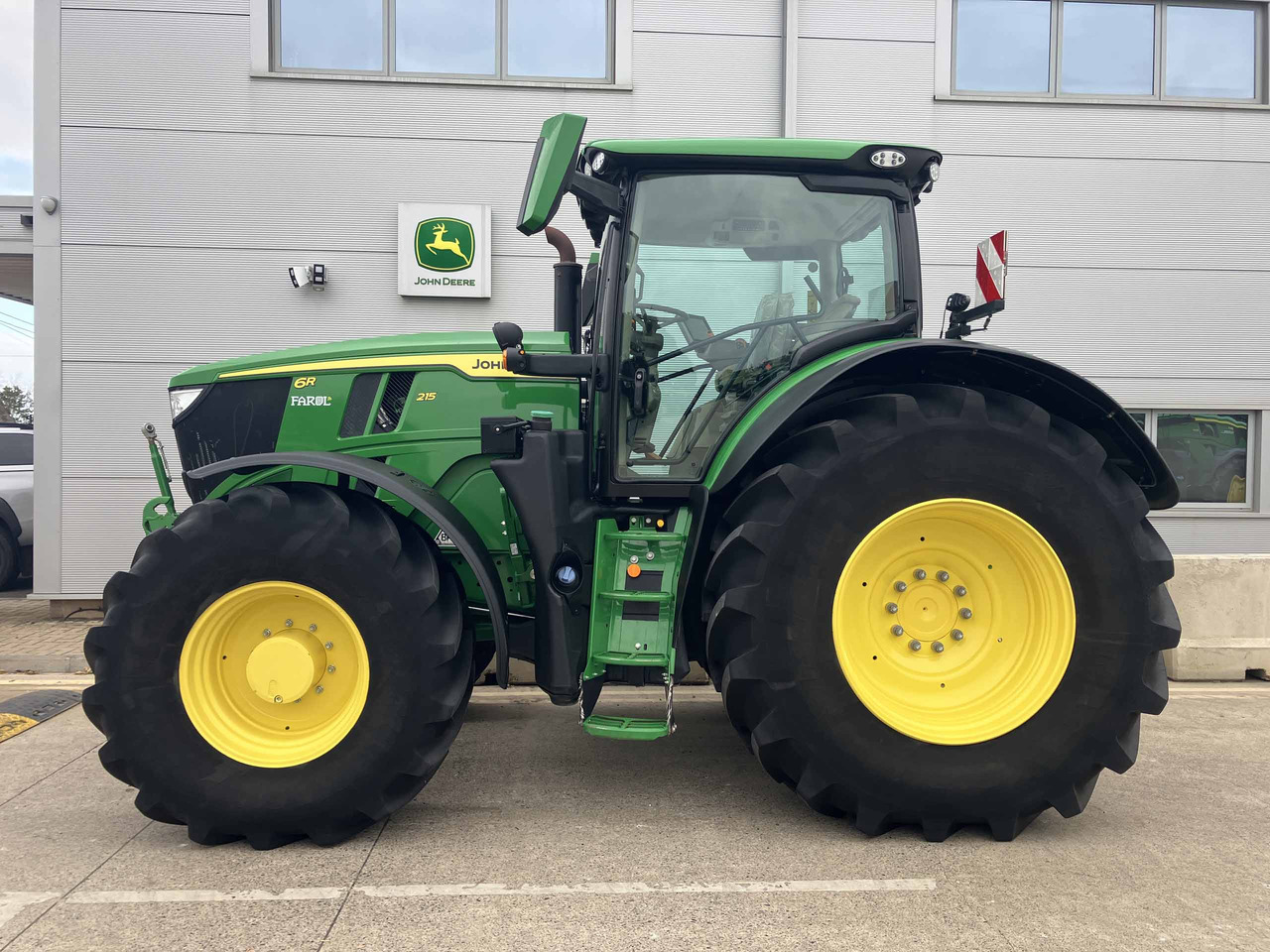 John Deere 6R 215 - Tractor: foto 2 John Deere 6R 215 - Tractor: foto 2