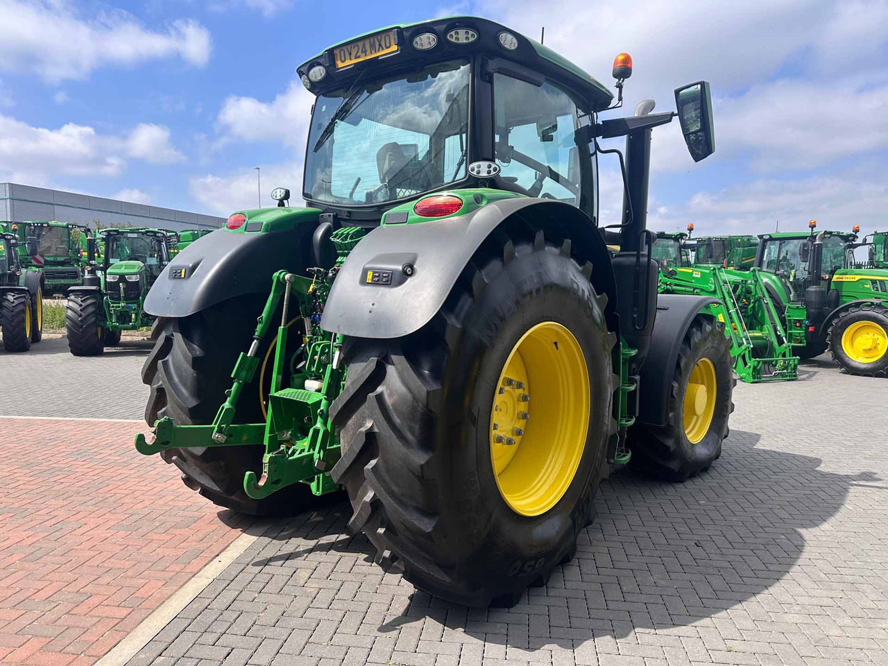 John Deere 6R 215 - Tractor: foto 5 John Deere 6R 215 - Tractor: foto 5