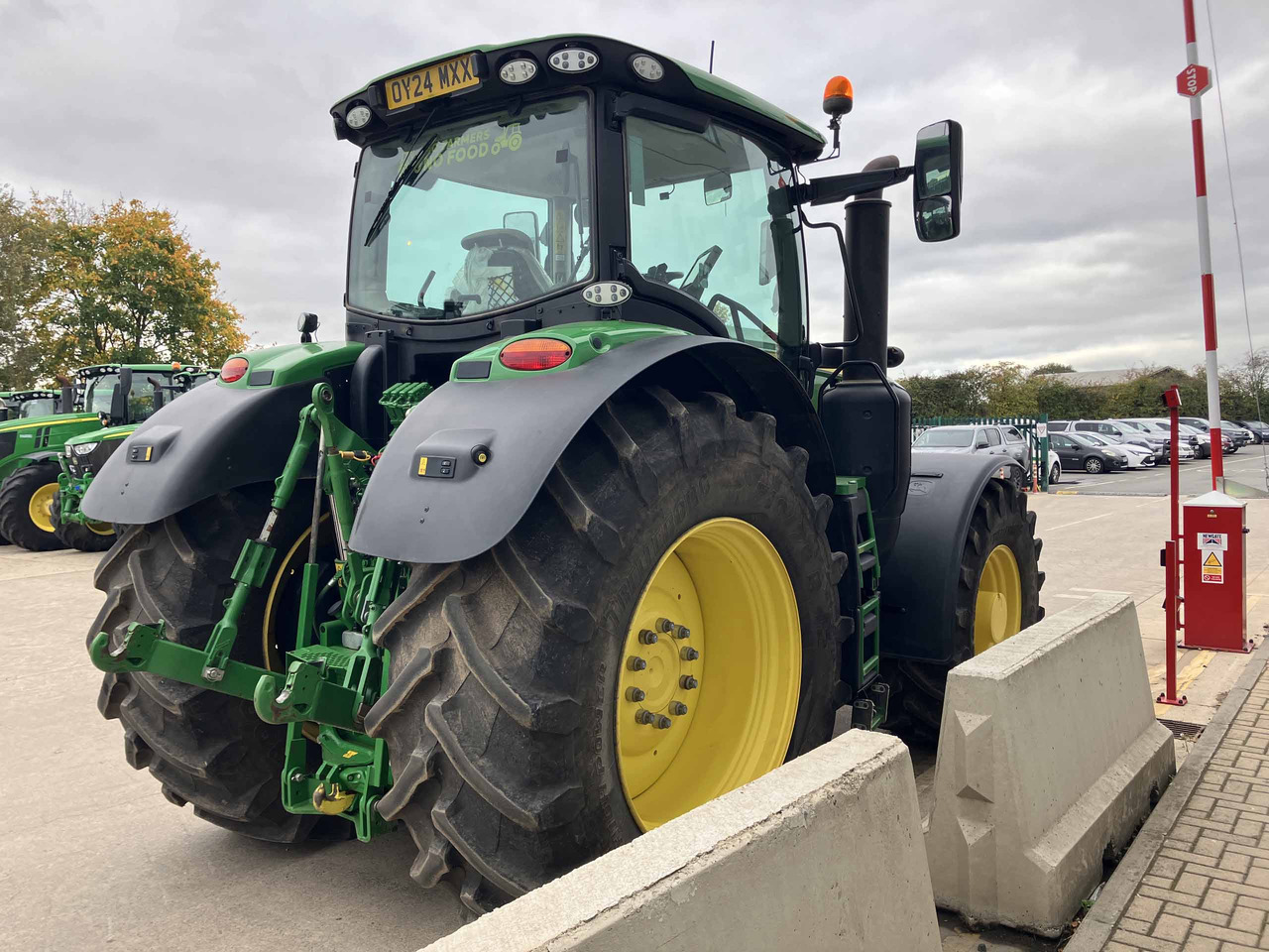 John Deere 6R 250 - Tractor: foto 5 John Deere 6R 250 - Tractor: foto 5