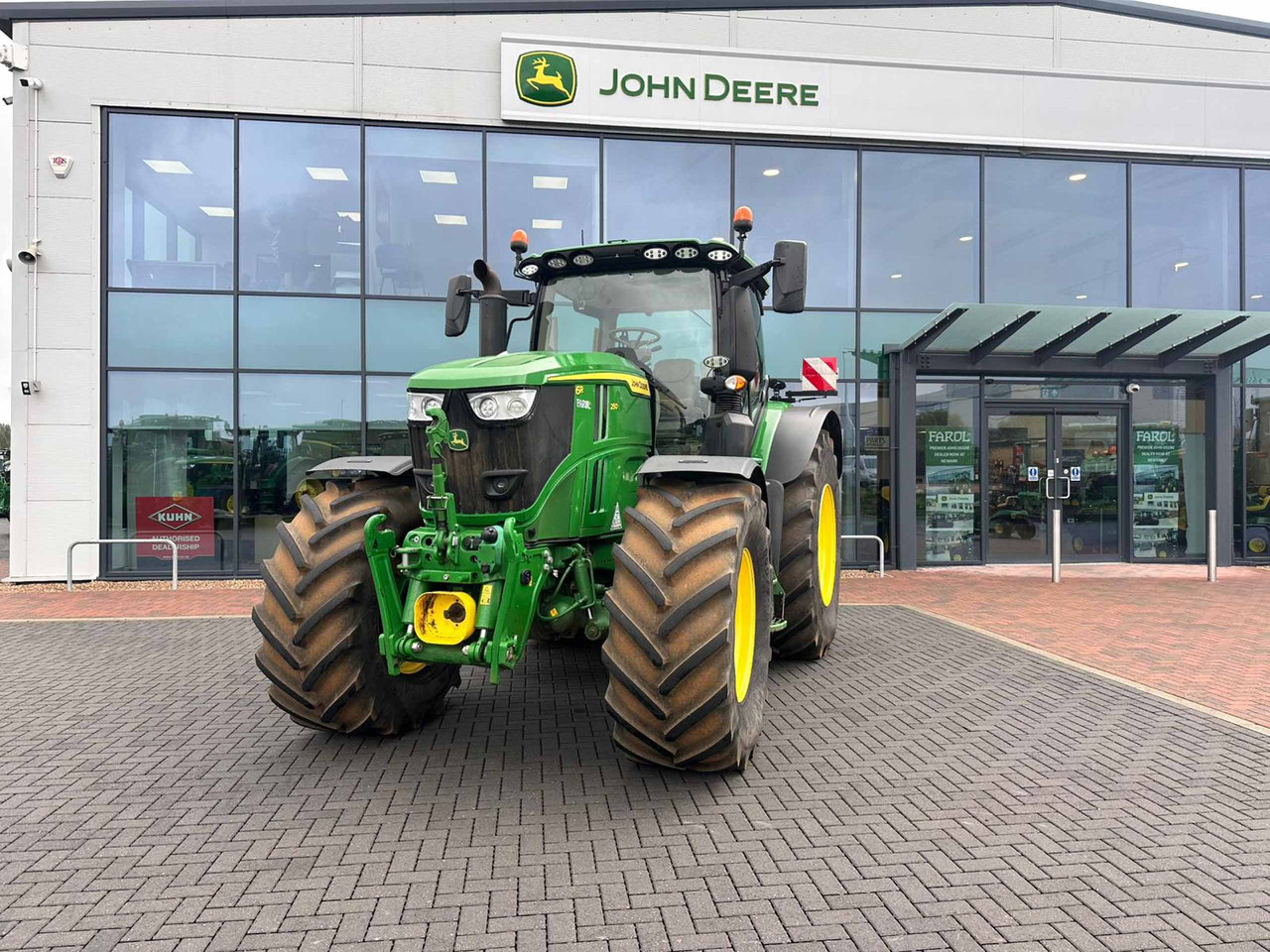John Deere 6R 250 - Tractor: foto 4 John Deere 6R 250 - Tractor: foto 4