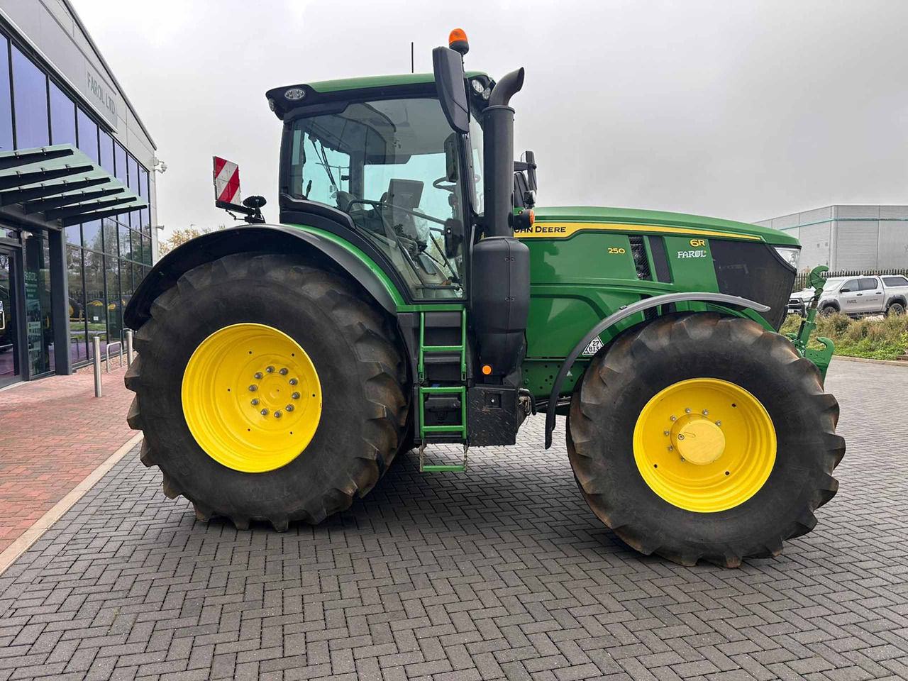 John Deere 6R 250 - Tractor: foto 2 John Deere 6R 250 - Tractor: foto 2