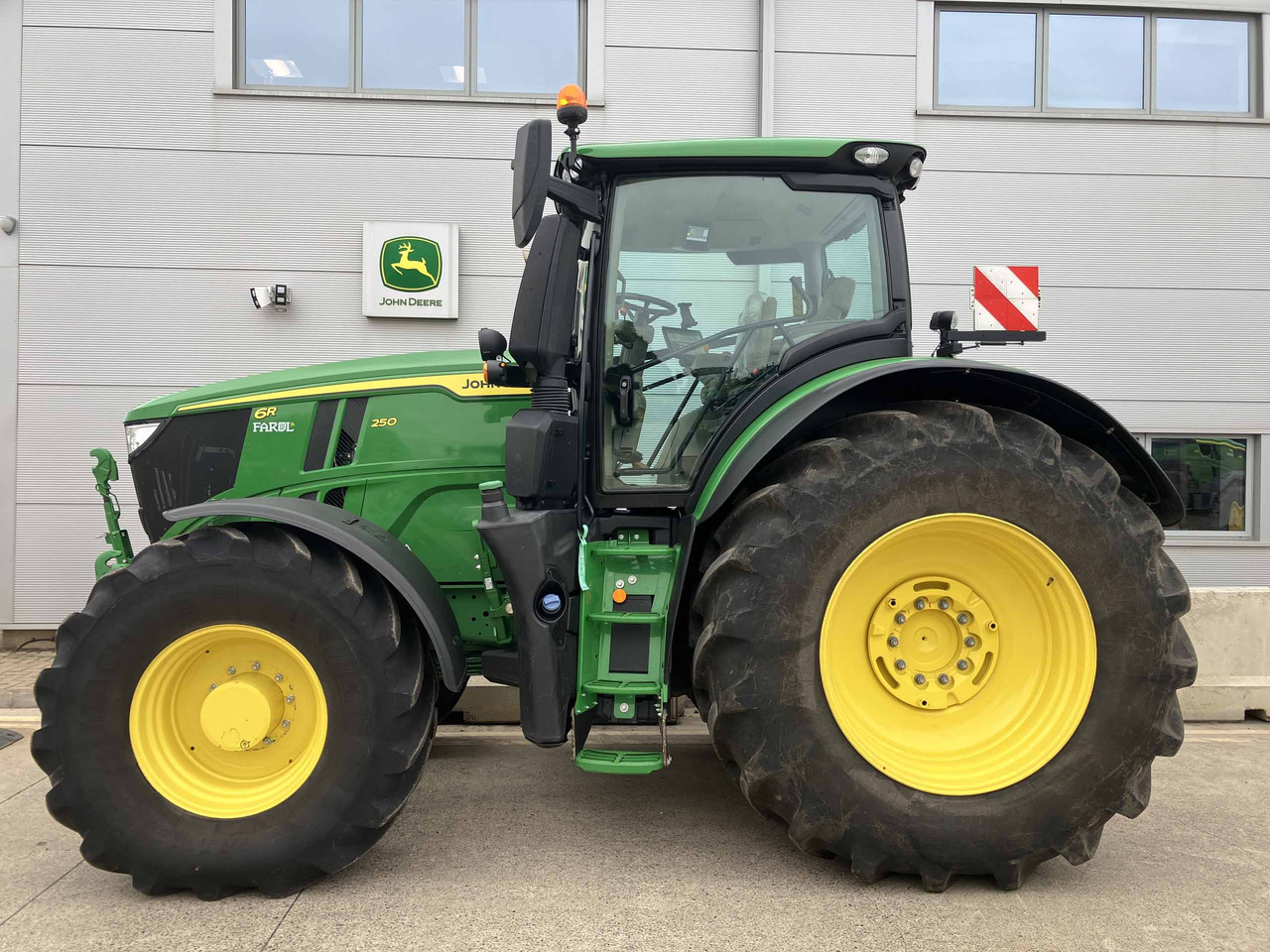 John Deere 6R 250 - Tractor: foto 2 John Deere 6R 250 - Tractor: foto 2