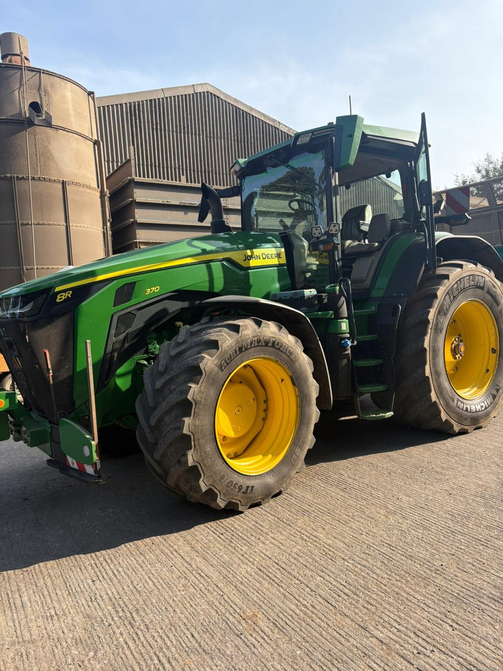 John Deere 8R 370 - Tractor: foto 1 John Deere 8R 370 - Tractor: foto 1