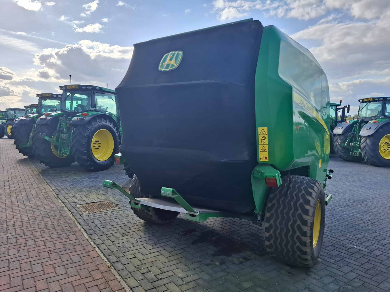 John Deere V451R - Maquinaria de henificación: foto 4 John Deere V451R - Maquinaria de henificación: foto 4