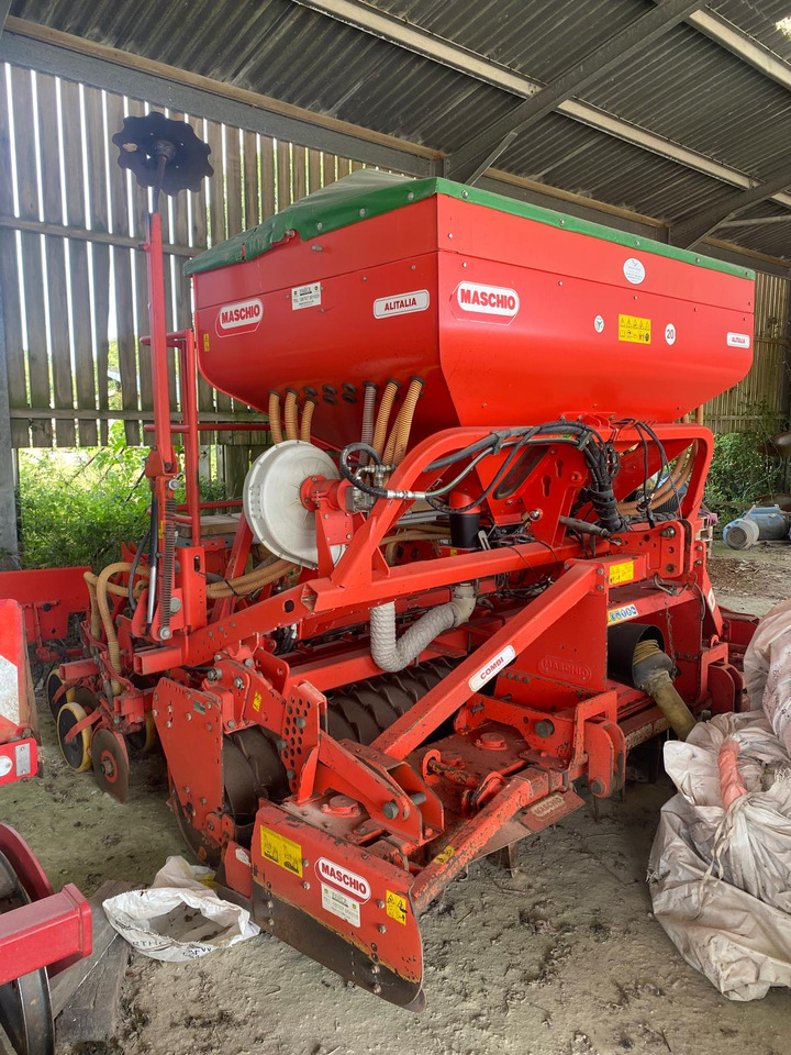 Maschio Alitalia 3mtr drill with 3mtr Power Harrow - Combinado de siembra: foto 1 Maschio Alitalia 3mtr drill with 3mtr Power Harrow - Combinado de siembra: foto 1