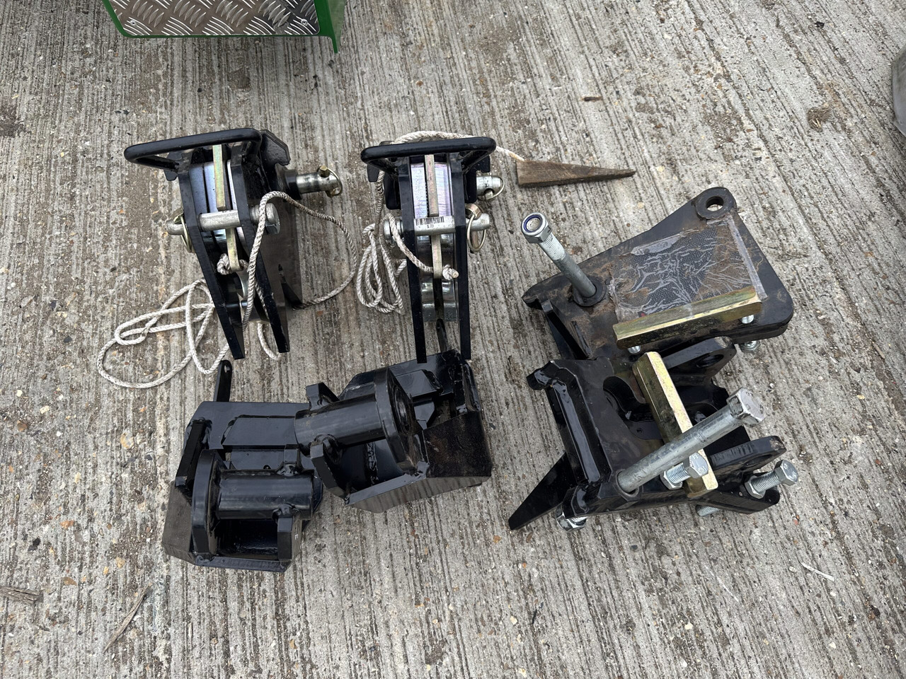 McConnel JCB 4220 Fastrac axle brackets - Desbrozadora de brazo: foto 2 McConnel JCB 4220 Fastrac axle brackets - Desbrozadora de brazo: foto 2