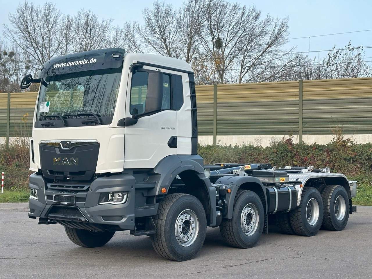 MAN TGS 35.520 8x4 Euro6e Hyva 26-55 Abrollkipper - Camión multibasculante: foto 2 MAN TGS 35.520 8x4 Euro6e Hyva 26-55 Abrollkipper - Camión multibasculante: foto 2