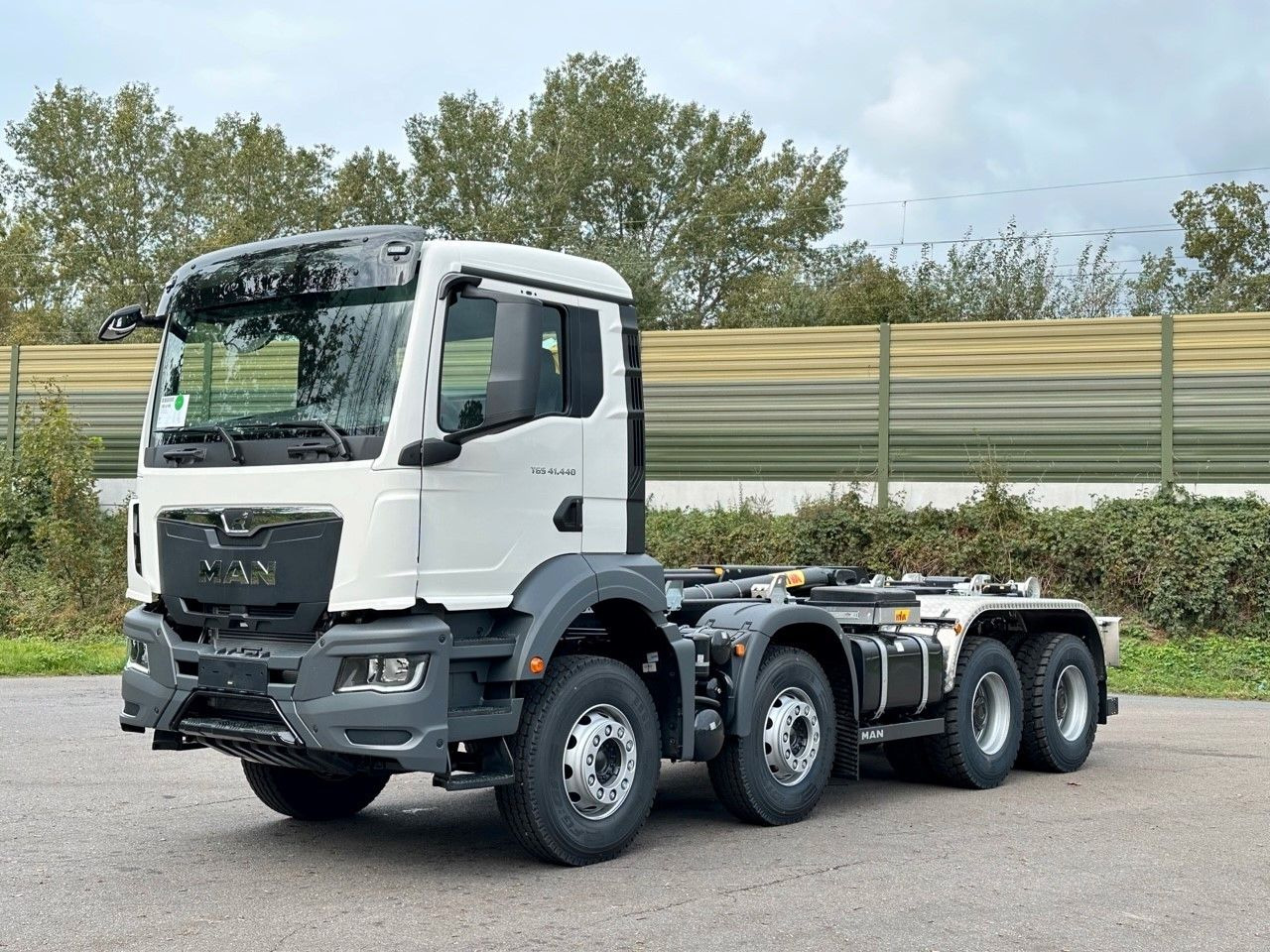 MAN TGS 41.440 8x4 Euro6e Hyva 26-55 Abrollkipper - Camión multibasculante: foto 3 MAN TGS 41.440 8x4 Euro6e Hyva 26-55 Abrollkipper - Camión multibasculante: foto 3