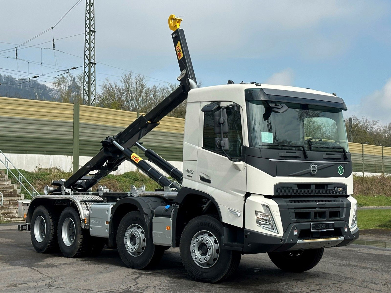 Volvo FMX 460 8x4 Hiab MultLift Abrollkipper Euro6e - Camión multibasculante, Camión grúa: foto 1 Volvo FMX 460 8x4 Hiab MultLift Abrollkipper Euro6e - Camión multibasculante, Camión grúa: foto 1
