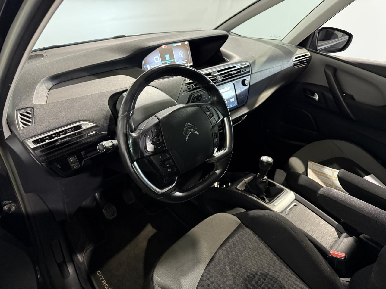 Citroen | Grand C4 Picasso 7 Pers | 1.6 THP Intensive | 2015 | 198.648 km | GH027T | Logisch - Coche: foto 4 Citroen | Grand C4 Picasso 7 Pers | 1.6 THP Intensive | 2015 | 198.648 km | GH027T | Logisch - Coche: foto 4