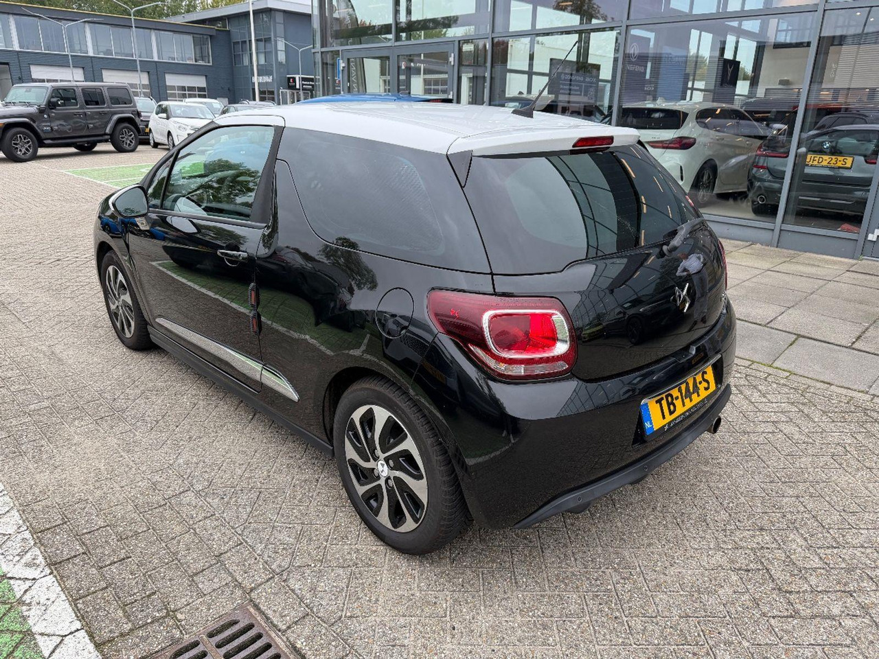 DS 3 1.2 PureTech So Chic | 2018 | 131.220 km | TB144S | NAP: Logisch - Hatchback: foto 2 DS 3 1.2 PureTech So Chic | 2018 | 131.220 km | TB144S | NAP: Logisch - Hatchback: foto 2